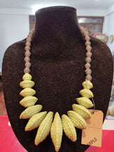 Load image into Gallery viewer, Lilly Necklace